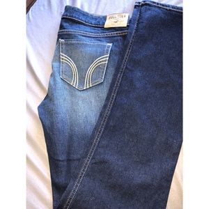 Size 9R Holister Boot Cut Jeans 😍